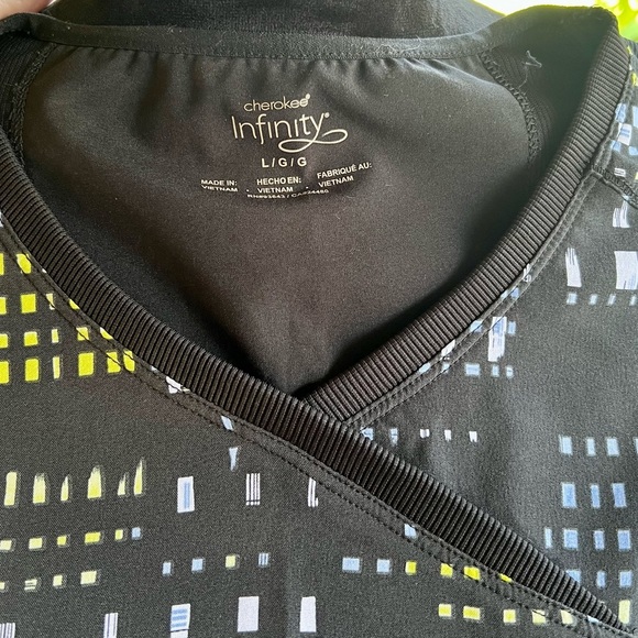 Super cute scrub top, stretchy & comfy - Picture 4 of 4